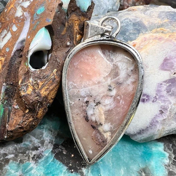 Peruvian pink opal pendant (A-6) - Picture 3 of 7
